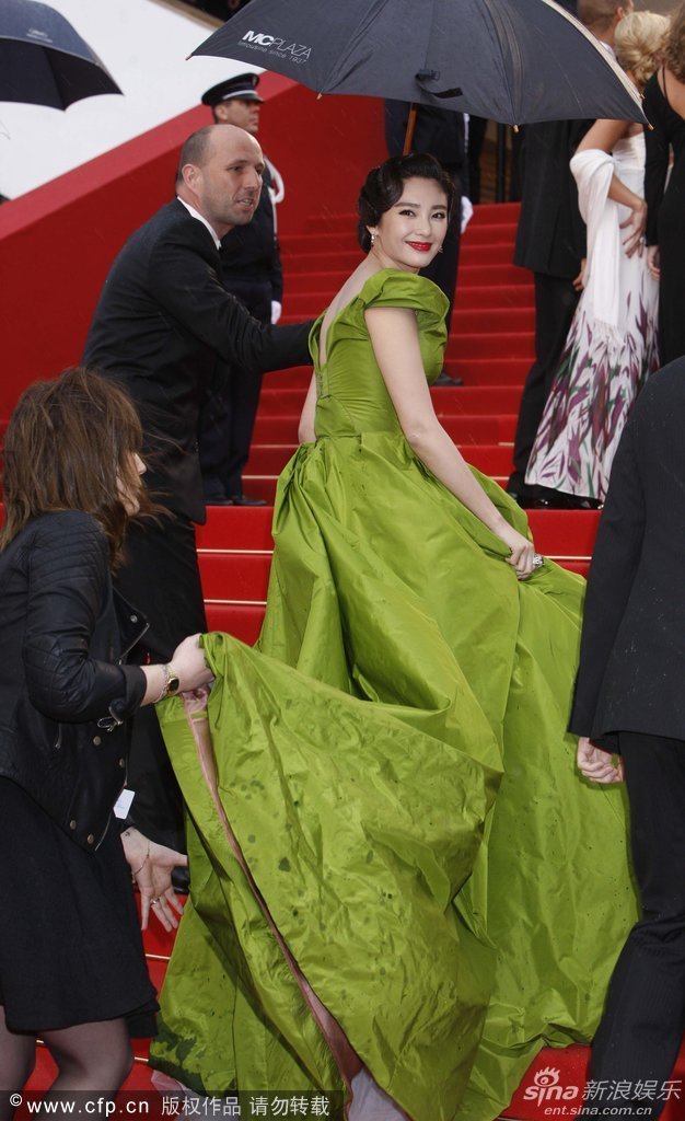 张雨绮绿裙秀性感