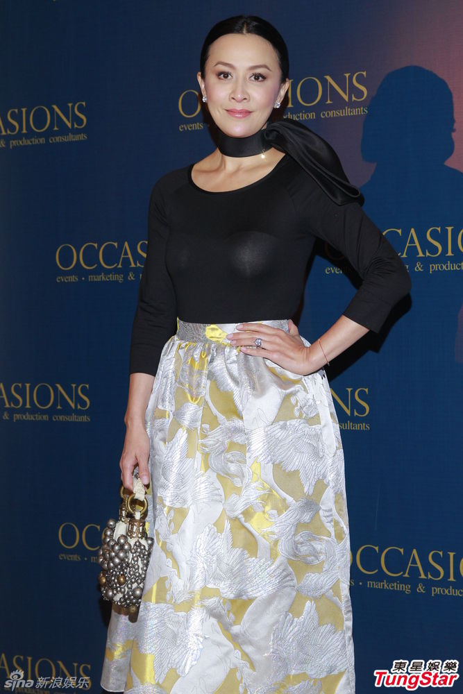 1/ 42新浪娱乐讯 近日,何超琼公司为香港癌症基金会募捐.