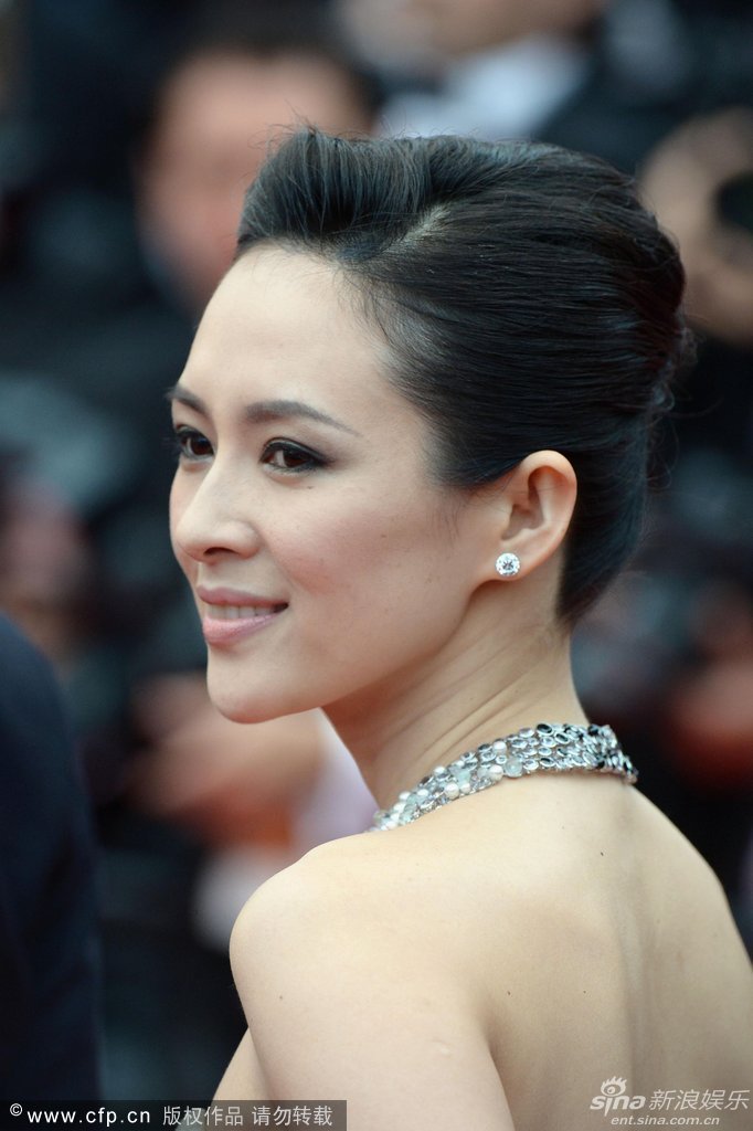 组图:章子怡灰墨裹胸裙走红毯妆容精致_高清图集_新浪网
