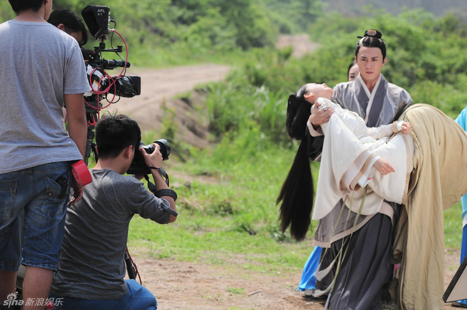 新浪娱乐讯 由桐华小说改编的电视剧《云中歌》正热拍.