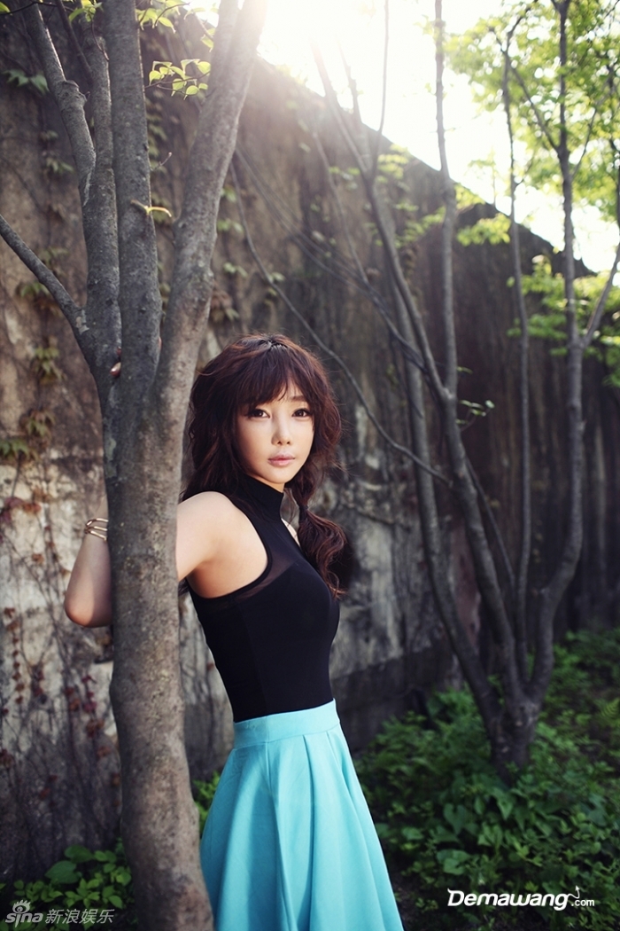 6 / 13 新浪娱乐讯 韩国模特朴世美携手某时尚杂志
