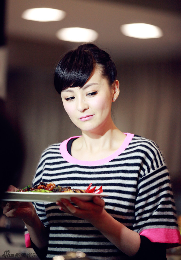 戴娇倩表情可爱