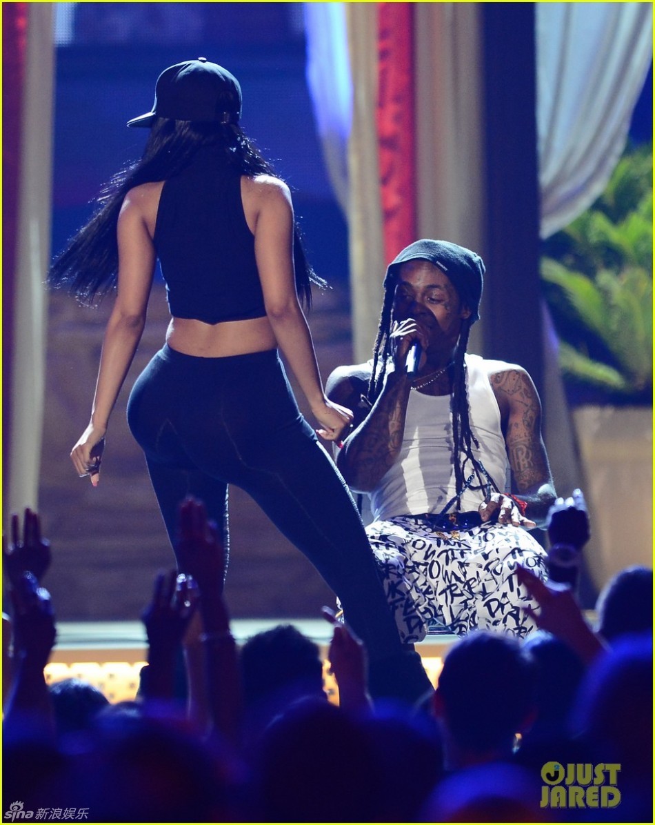 组图:尼基米娜搭李尔-韦恩现场贴身辣舞_高清图集_新浪网