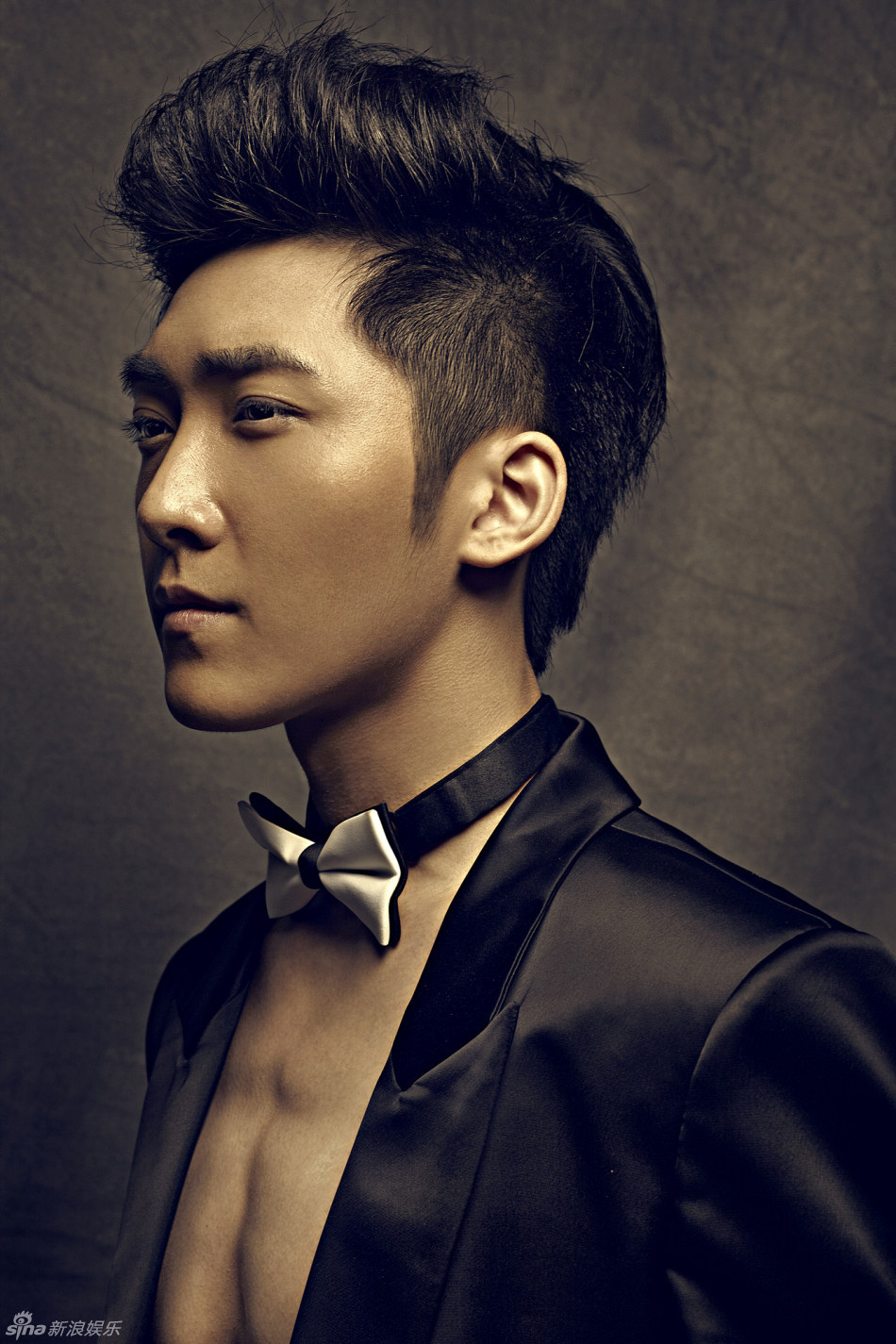 组图:路宏型男质感写真 大秀腹肌展好身材_高清图集_新浪网