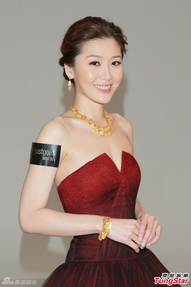 周丽淇红裙高贵代言 称寻真爱不排除闪婚