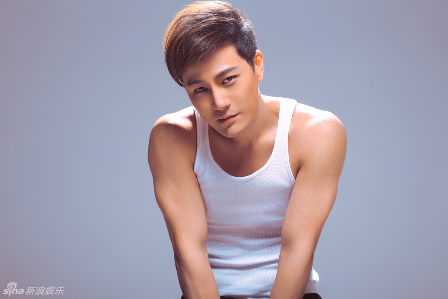 高清组图:许绍洋最新写真曝光展露完美臂肌_高清图集_新浪网