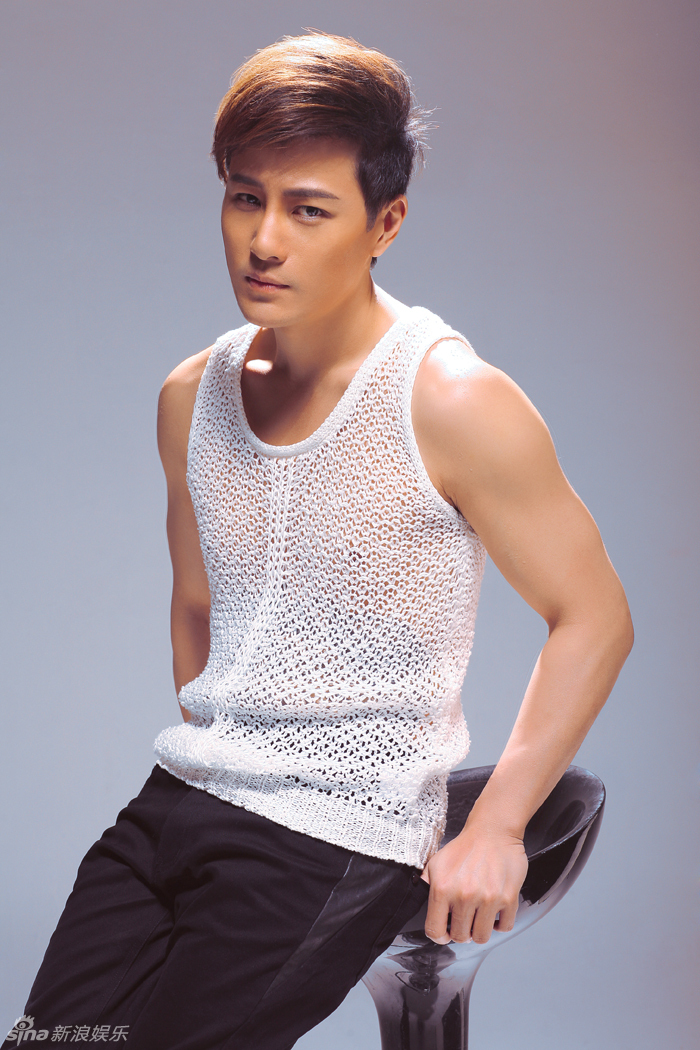 高清组图:许绍洋最新写真曝光展露完美臂肌_高清图集_新浪网