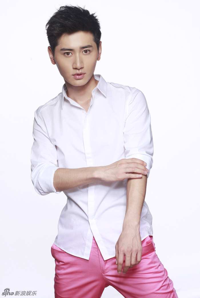 组图:李彦希清爽写真 尽显阳光型男无限活力_高清图集_新浪网