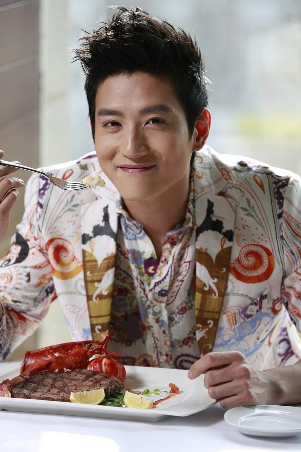 组图:张峻宁杂志大片 化身优雅美食家_高清图集_新浪网