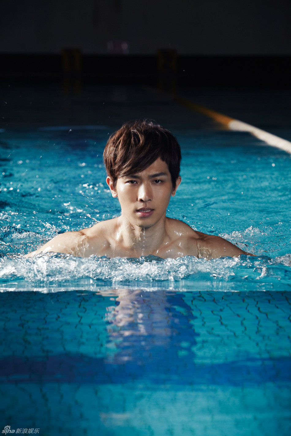 组图:super131湿身半裸写真 签唱会好友送桨_高清图集_新浪网