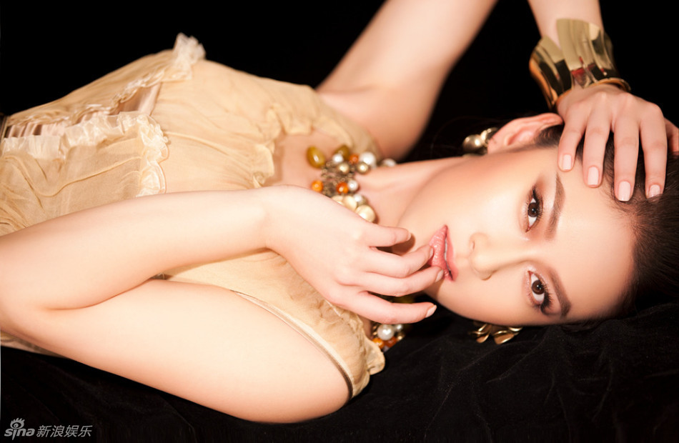 组图:赵柯裸色写真曝光 尽显女人妩媚性感_高清图集_新浪网