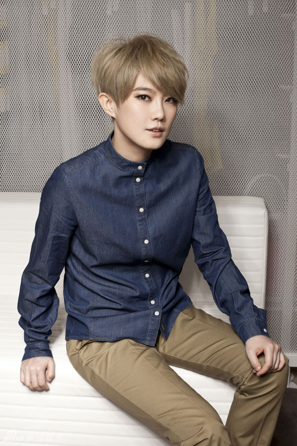 刘力扬金发造型帅气