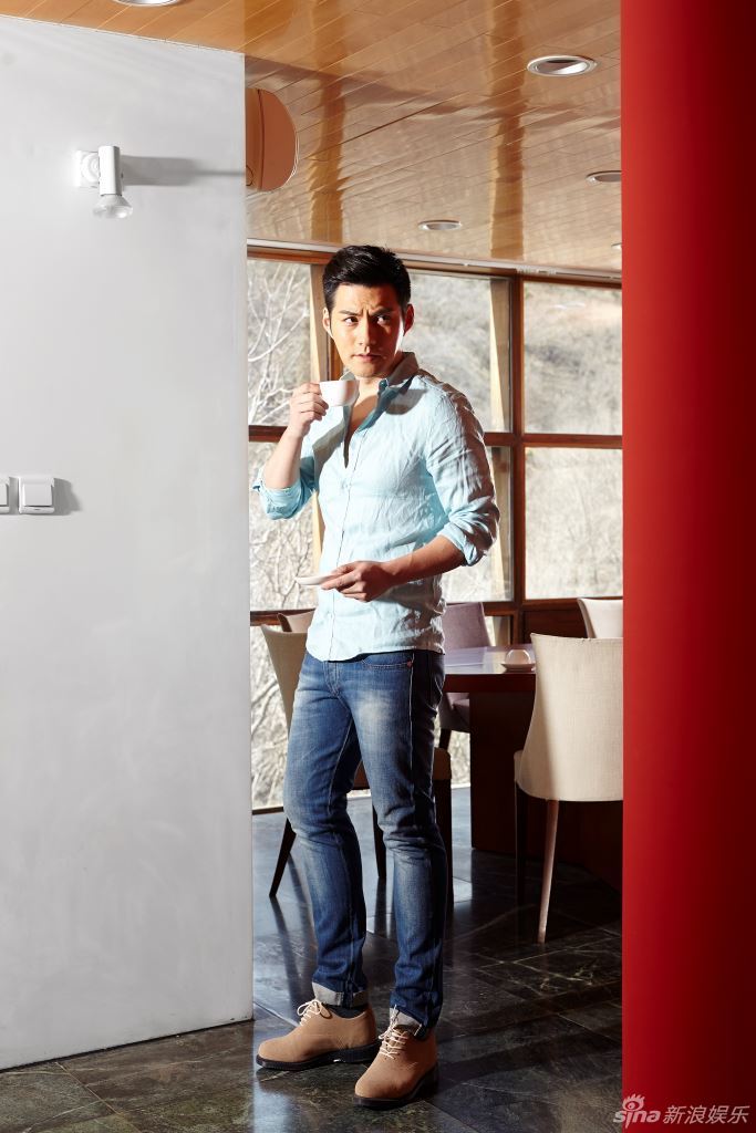 严宽风格写真曝光 变身运动雅痞摩登帅气_高清图集_新浪网