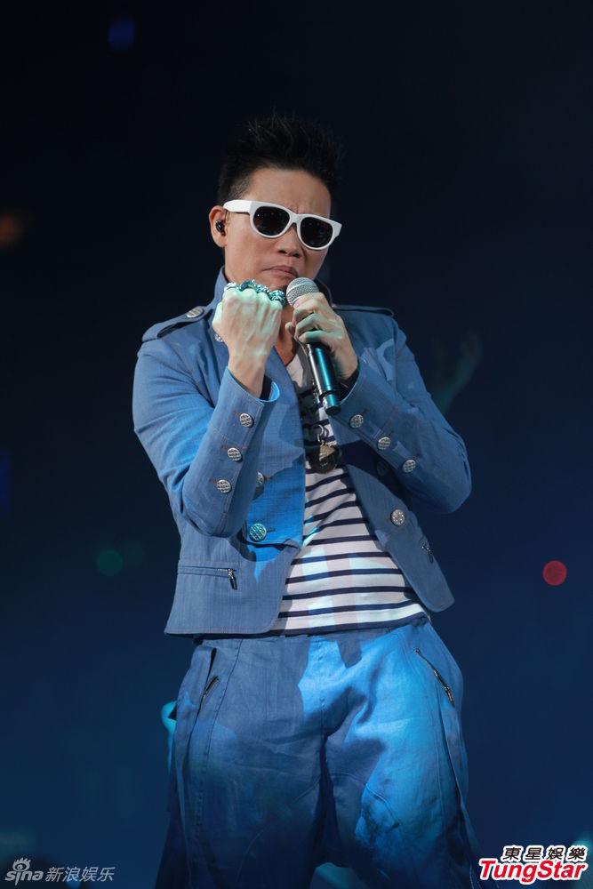 高清图:众巨星撑场雷颂德个唱 杨千嬅蕾丝诱惑_高清图集_新浪网