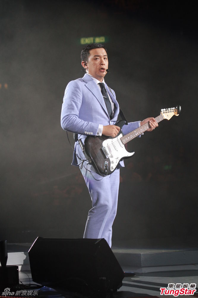 37/ 58新浪娱乐讯 一连三场雷颂德thank you演唱会首场6月21日在红馆