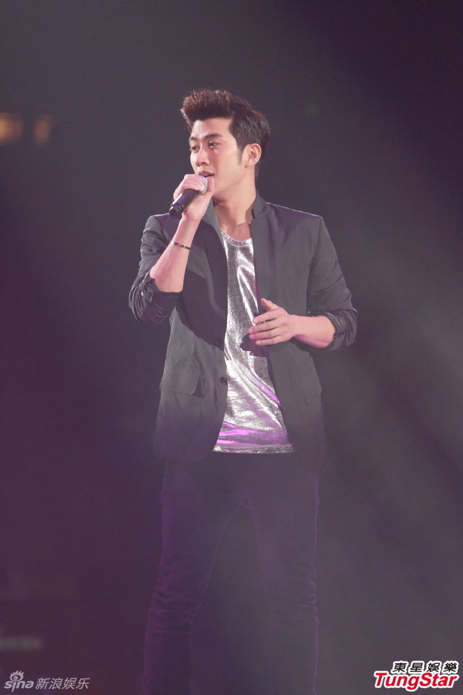 新浪娱乐讯 黎明,陈慧琳,卫兰,许志安,郑秀文等助阵雷颂德演唱会第二