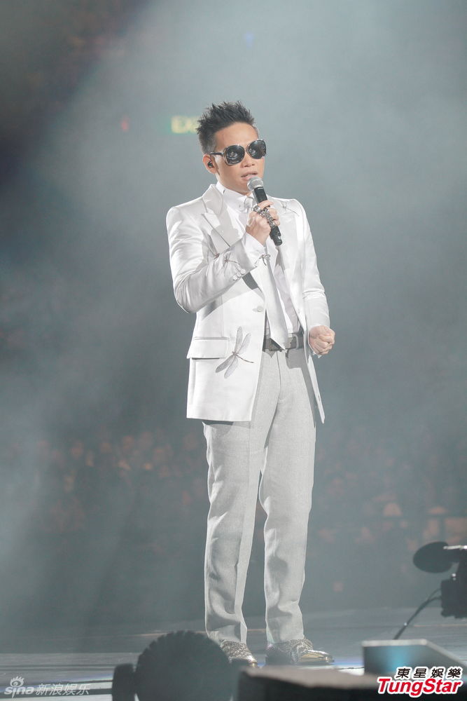 新浪娱乐讯 黎明,陈慧琳,卫兰,许志安,郑秀文等助阵雷颂德演唱会第二