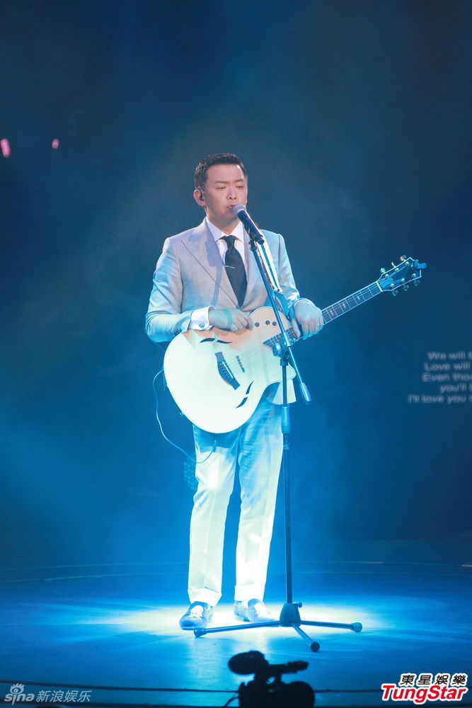 新浪娱乐讯 黎明,陈慧琳,卫兰,许志安,郑秀文等助阵雷颂德演唱会第二