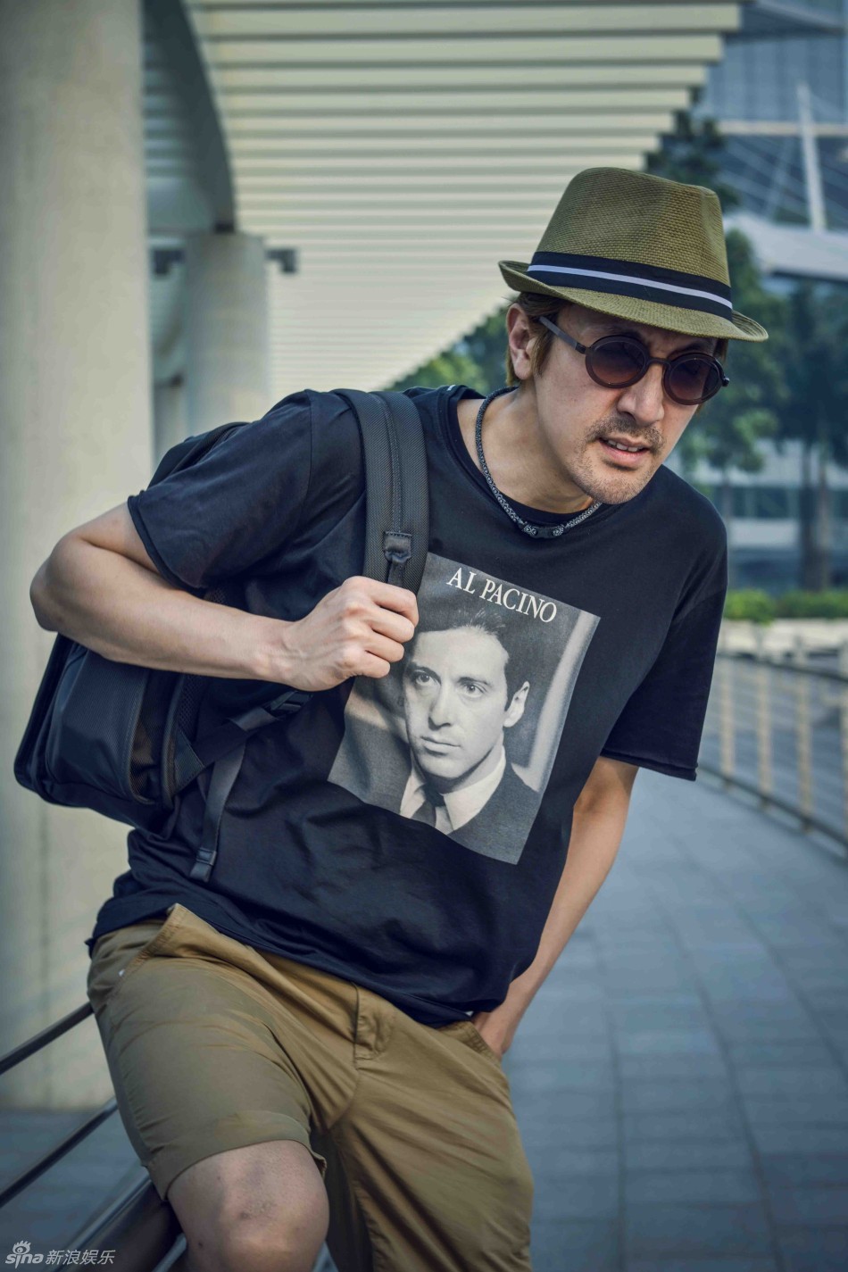 张鲁一时尚街拍照儒雅气质