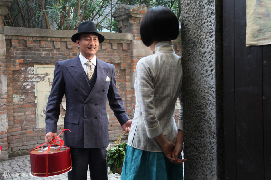 组图:《像火花像蝴蝶》胡军造型引领复古风潮_高清图集_新浪网