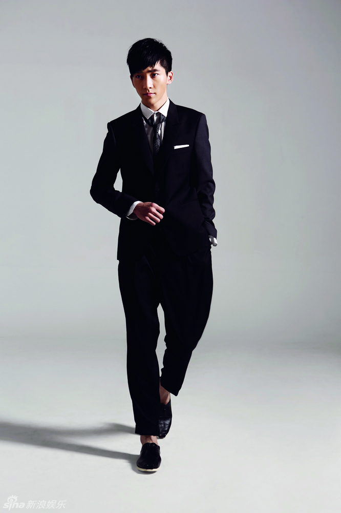 组图:路宏时尚写真曝光 彰显阳光型男魅力_高清图集_新浪网