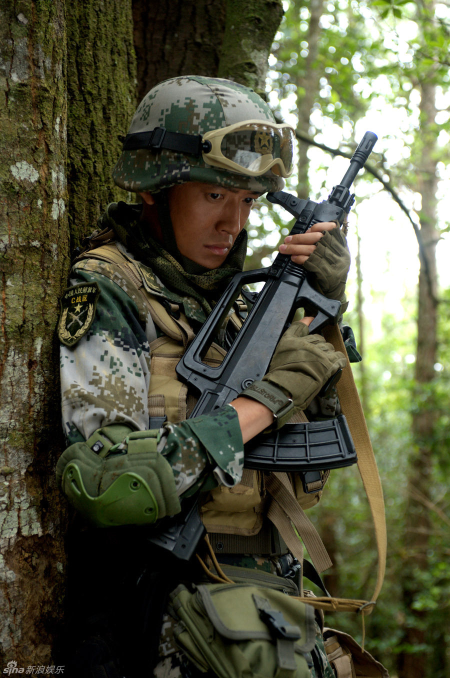 1 / 6 新浪娱乐讯 张博在电视剧《战雷》饰演的高等由一个混不吝的