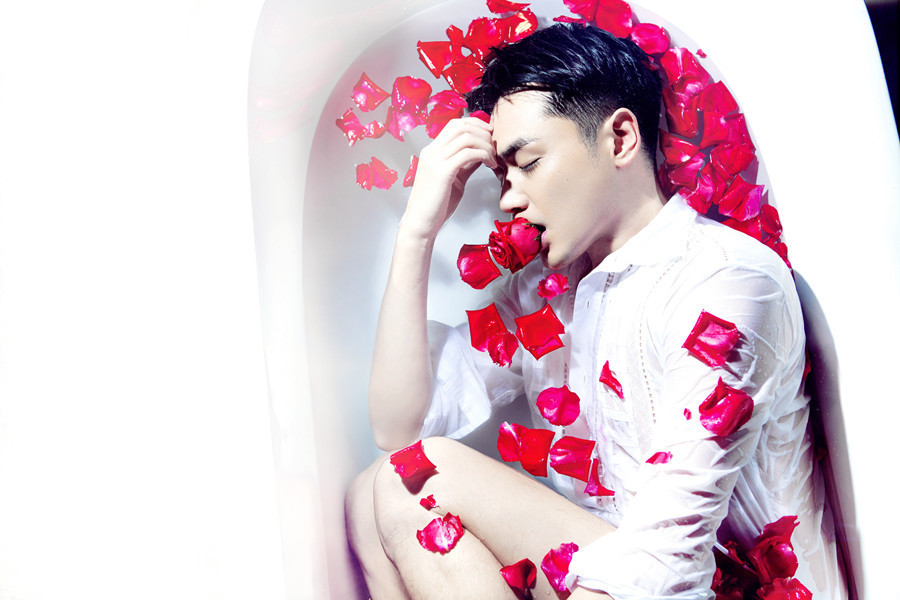 霍政谚湿身写真电力十足上演男色诱惑