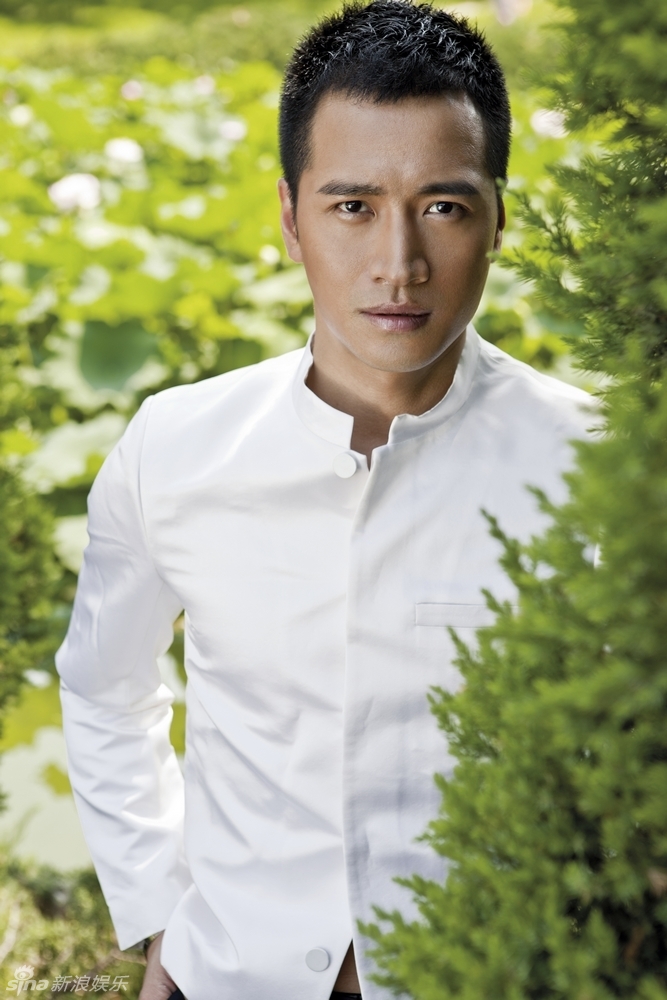 组图:何晟铭白衣写真曝光 雅痞造型尽显型格_高清图集_新浪网