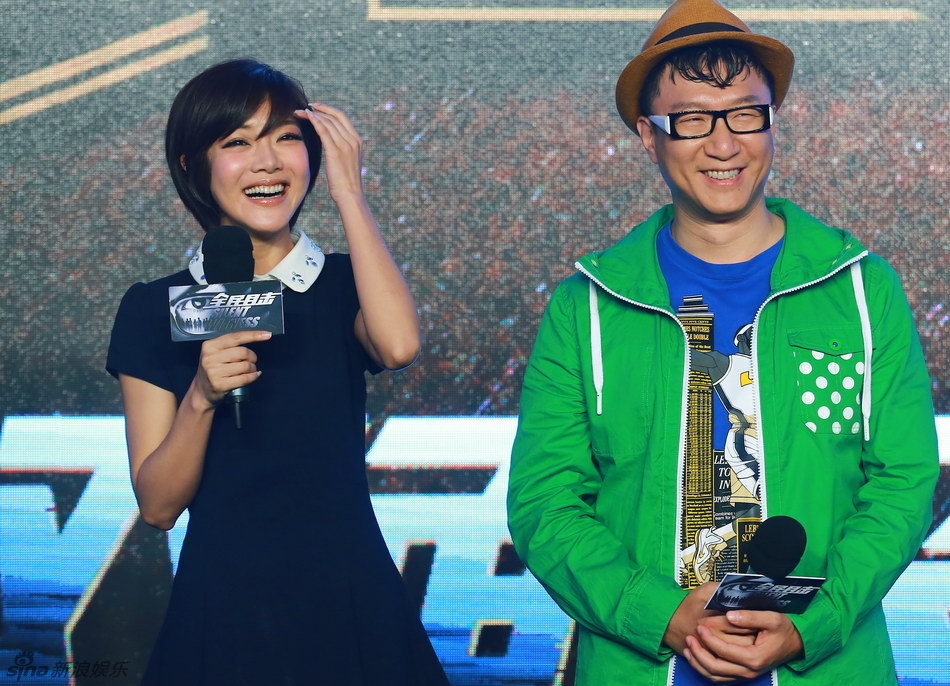 7月4日,《全民目击》举行"双面来袭"发布会,主演孙红雷,余男,邓家佳等