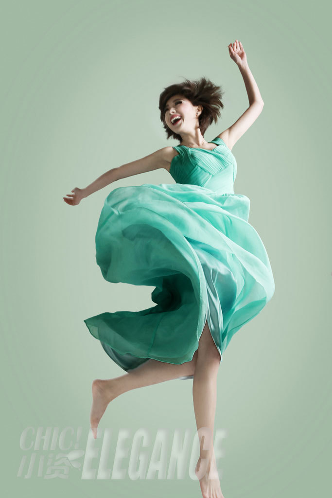 万茜写真展现动感韵律