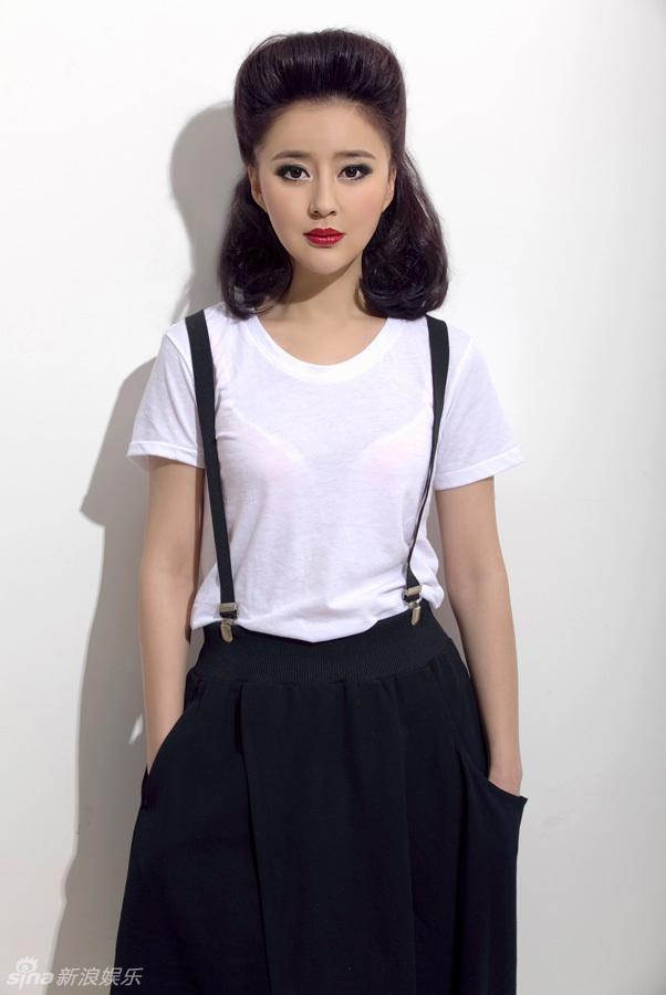 组图:周牧茵烈焰红唇写真 变魅惑轻熟女_高清图集_新浪网