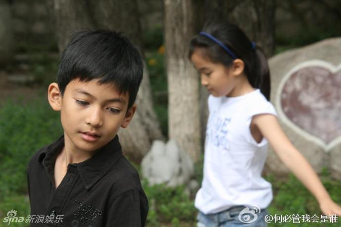 组图:景岗山全家福曝光 一双儿女似混血儿_高清图集_新浪网