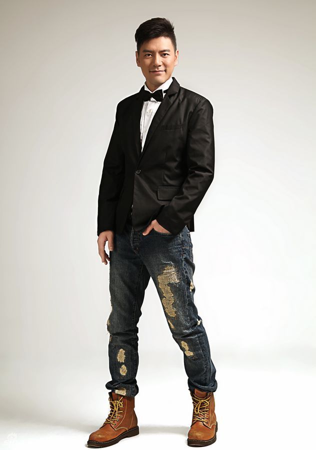 近日因主演电视剧《精忠岳飞》而人气劲增的内地演员吴卓翰,在京拍摄