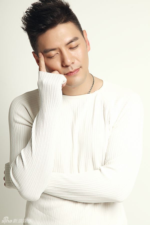 近日因主演电视剧《精忠岳飞》而人气劲增的内地演员吴卓翰,在京拍摄