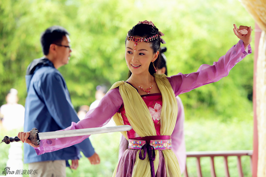 《追鱼传奇》戴娇倩表演剑舞