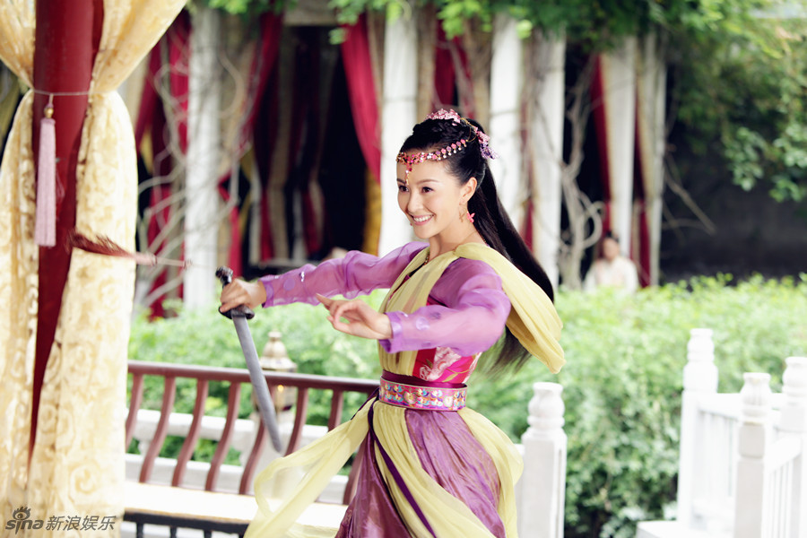 《追鱼传奇》戴娇倩表演剑舞