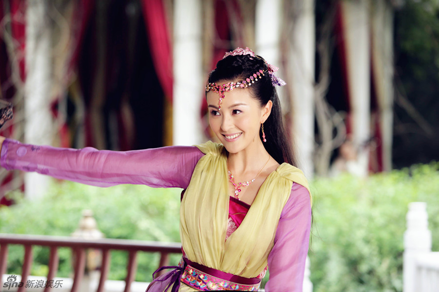 追鱼传奇戴娇倩表演剑舞