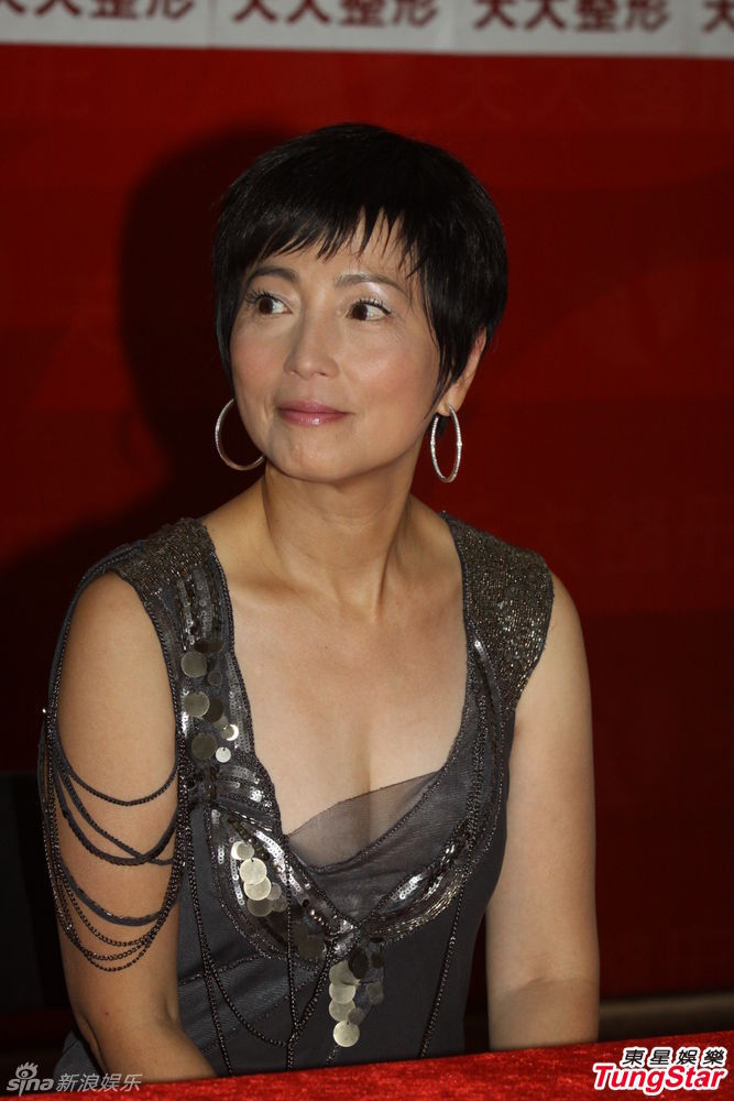 组图:石榴姐苑琼丹现身上海 利落短发亮相_高清图集_新浪网