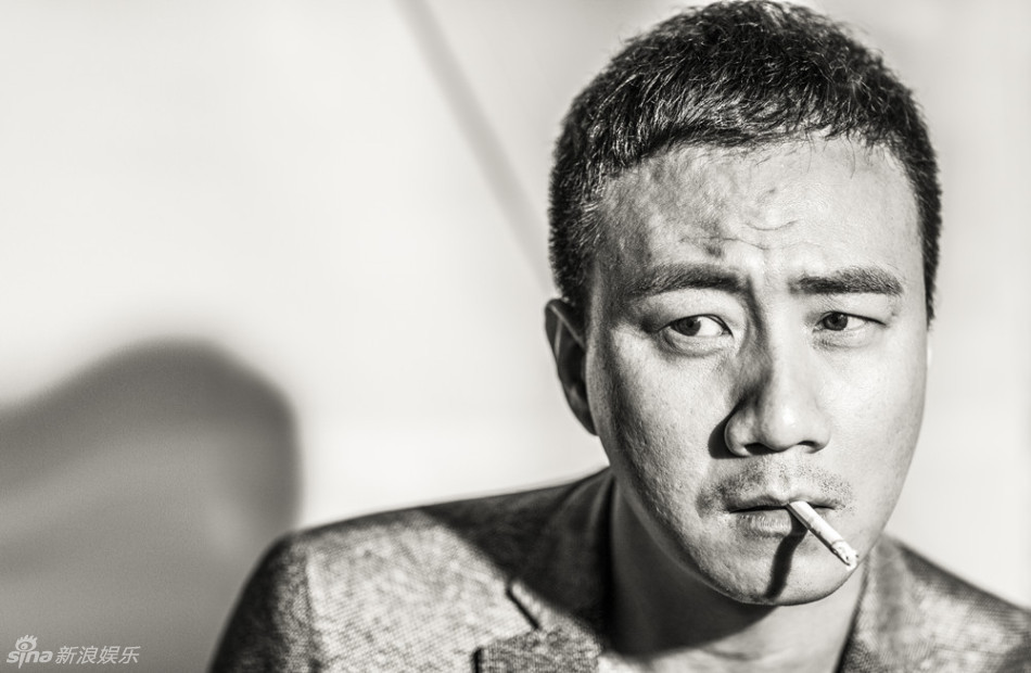 胡军黑白写真棱角分明酷劲十足