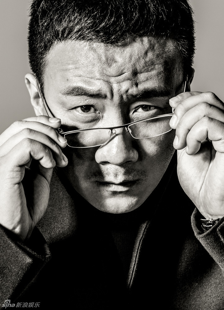 胡军黑白写真棱角分明酷劲十足