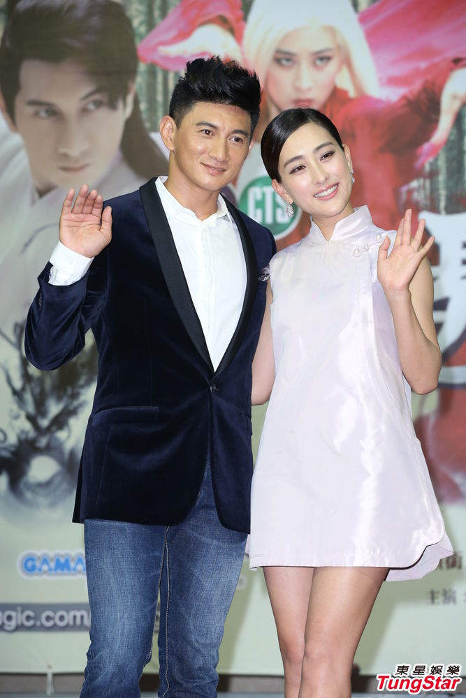 组图:吴奇隆马苏为新戏宣传粉丝热情接机_高清图集_新浪网