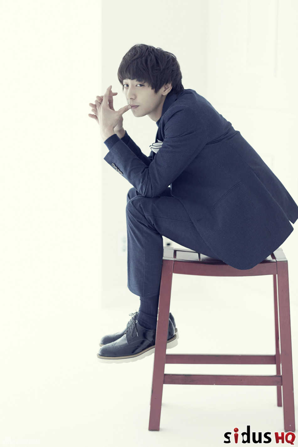 显佑写真西装革履变酷男