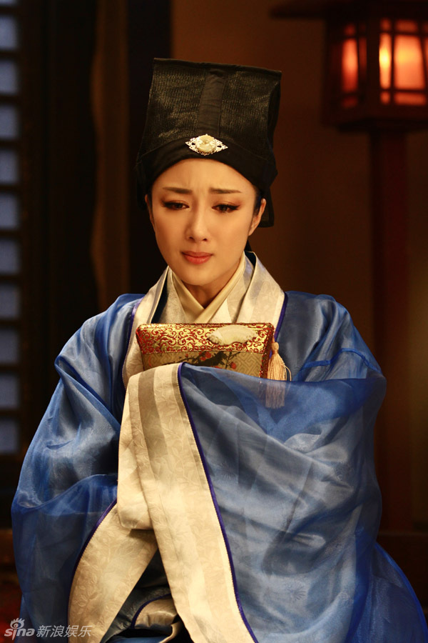 《新洛神》热播 李依晓书生扮相惹人怜