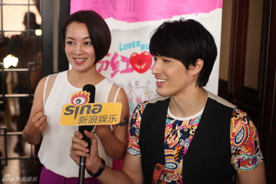 组图:《粉红女郎》发布会 结婚狂阿雅左拥右抱_高清图集_新浪网