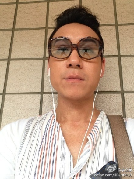 台歌手李立崴微博生前照 爱萌犬自侃酷似梁家辉_高清图集_新浪网