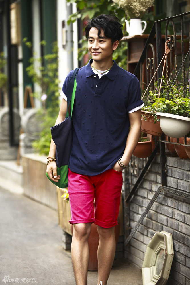 黄轩街拍大片出炉炫彩