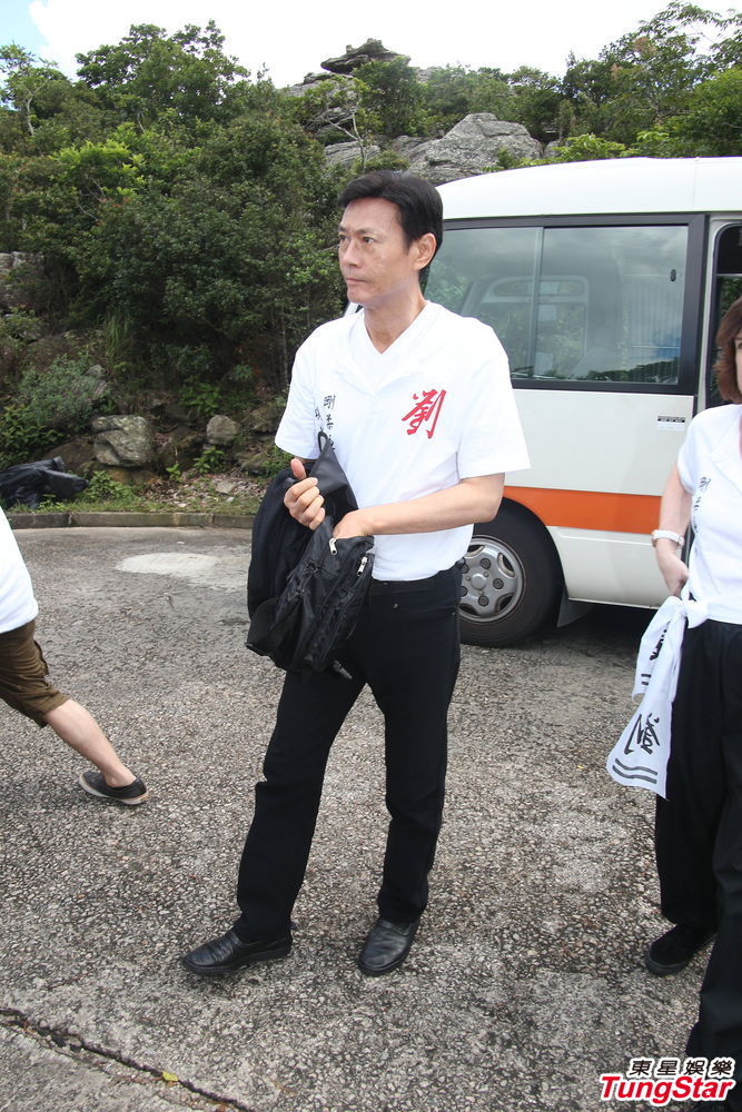 组图:刘家良遗体火化 翁静晶灵前掩脸痛哭_高清图集_新浪网