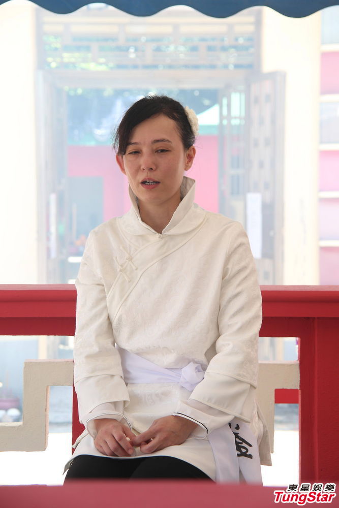 组图:刘家良遗体火化 翁静晶灵前掩脸痛哭_高清图集_新浪网