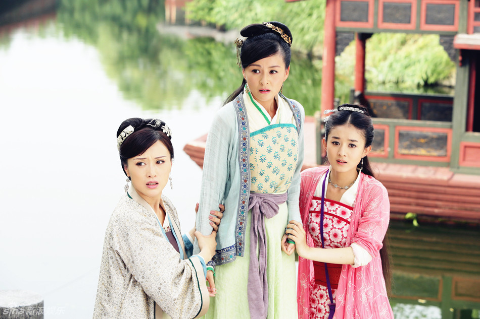 正在热播,戴娇倩除了饰演金牡丹外,还要分身扮演赵丽颖饰演的小鲤鱼