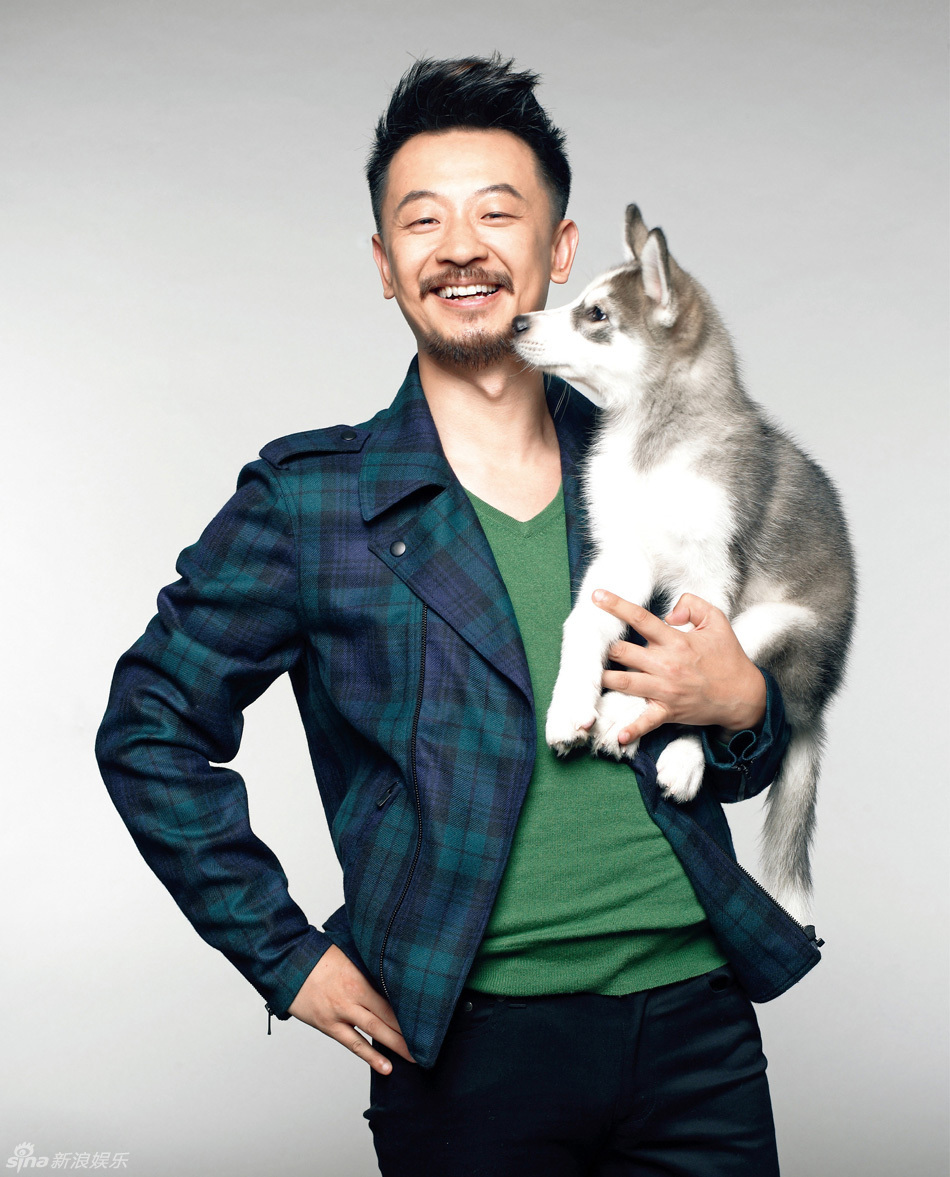 黄海波携宠物拍时尚写真 铁汉展露柔情_高清图集_新浪网